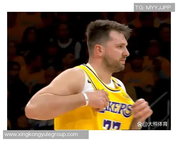 艾顿谈东契奇与里夫斯的球风对比认为前者似保罗后者如布克