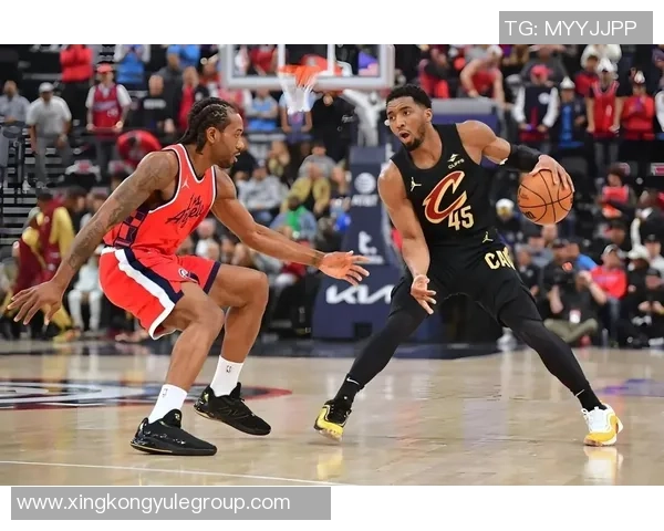 火力全开伦纳德三分雨下狂砍35分助球队逆转第三节独得19分展现统治力 火力全开伦纳德三分雨下狂砍35分助球队逆转第三节独得19分展现统治力