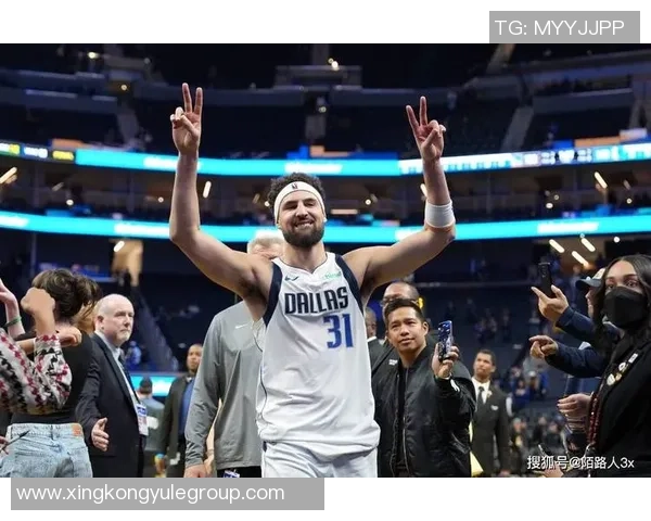 克莱首节火力全开三分球命中率惊人独行侠狂轰42分展现强大攻击力