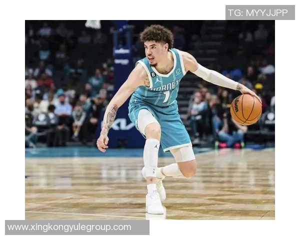 拉梅洛鲍尔因不文明手势被罚款三万五千美元引发热议