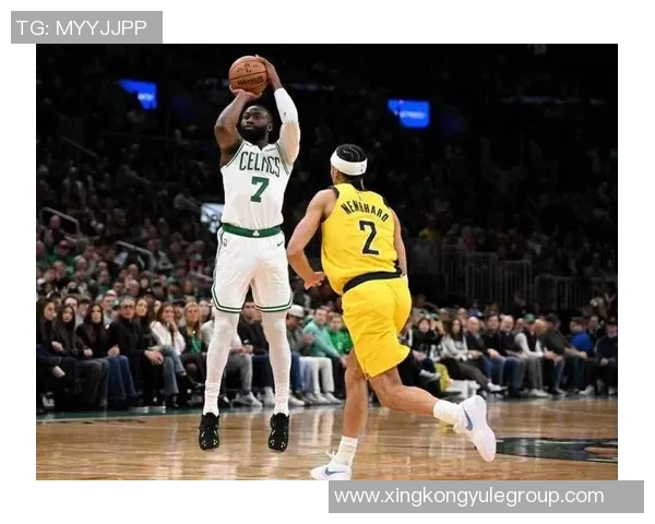 杰伦布朗次节火力全开狂砍18分半场14投9中斩获22分助攻与抢断表现出色