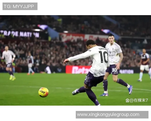 曼联客战维拉面临严峻考验四名主力缺阵能否延续连胜纪录